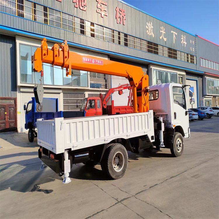 本溪市三轮随车吊定制 农用改装机自备吊中瑞长期出售